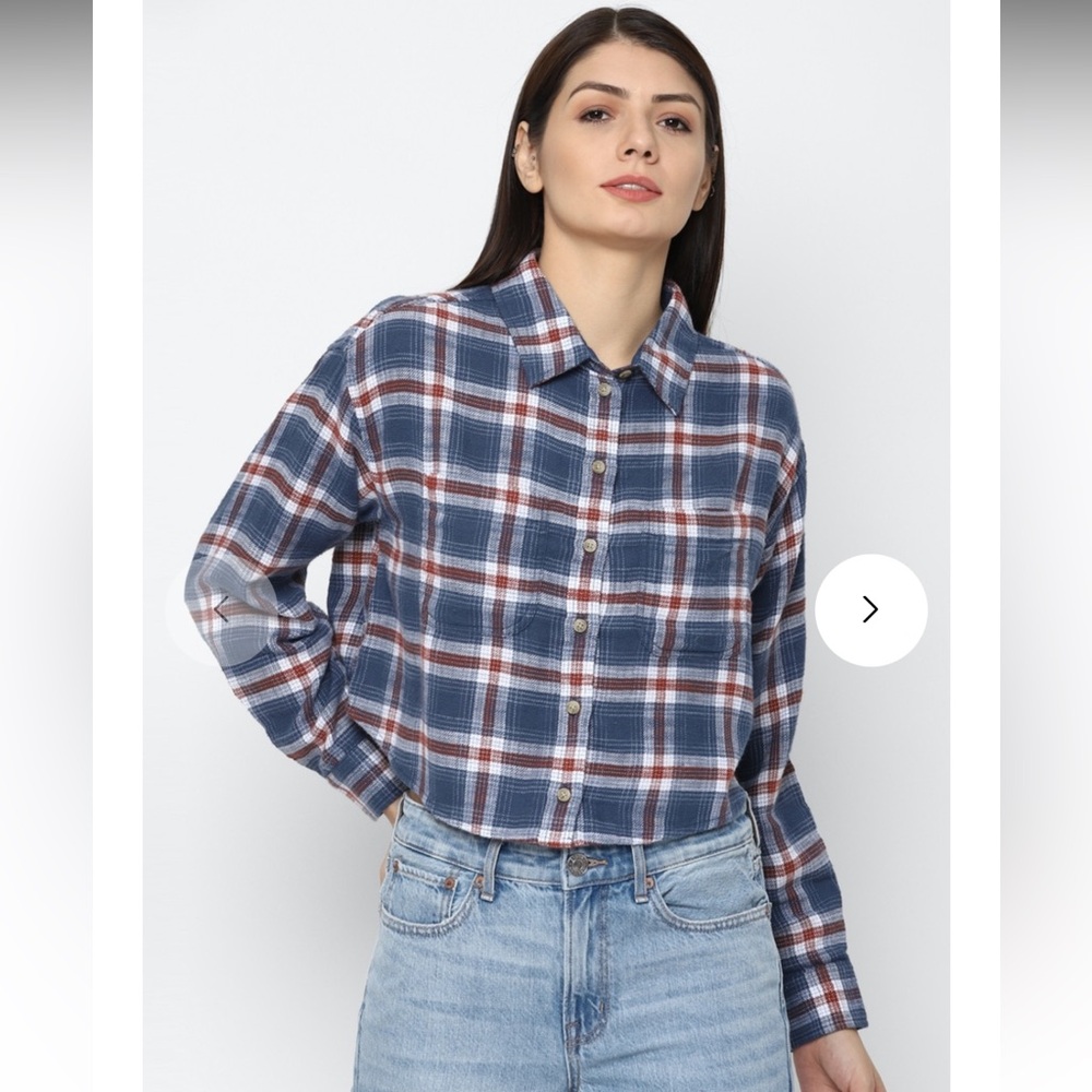 American Eagle 🦅 Plaid Cropped Flannel blue and maroon EUC